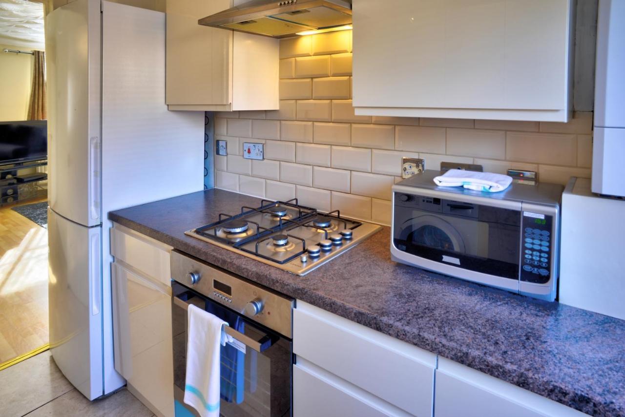 Modern & Spacious - Walk To London Excel- Parking Exterior photo
