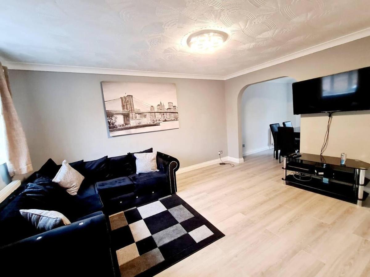 Modern & Spacious - Walk To London Excel- Parking Exterior photo